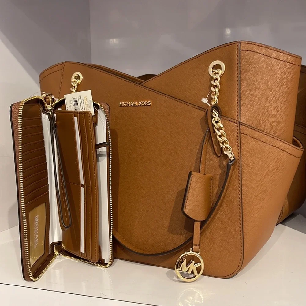 MICHAEL KORS LARGE TRAVEL CONTINENTAL WRISTLET WALLET PHONEHOLDER Luggag… - Picture 16 of 16